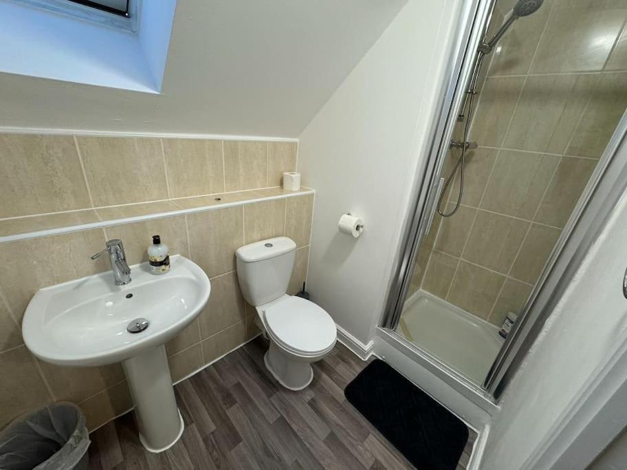 Вілла Modern Townhouse - 3 Bed 2.5 Bath 2 Private Gated Parking Веллінгборо Екстер'єр фото