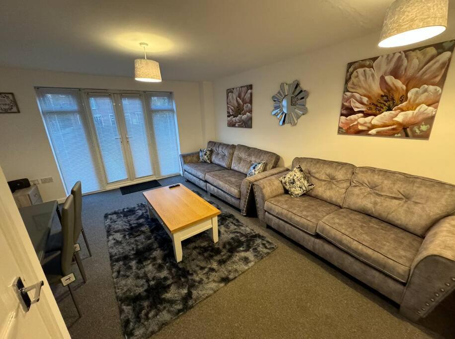 Вілла Modern Townhouse - 3 Bed 2.5 Bath 2 Private Gated Parking Веллінгборо Екстер'єр фото