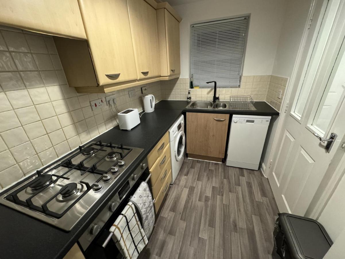 Вілла Modern Townhouse - 3 Bed 2.5 Bath 2 Private Gated Parking Веллінгборо Екстер'єр фото